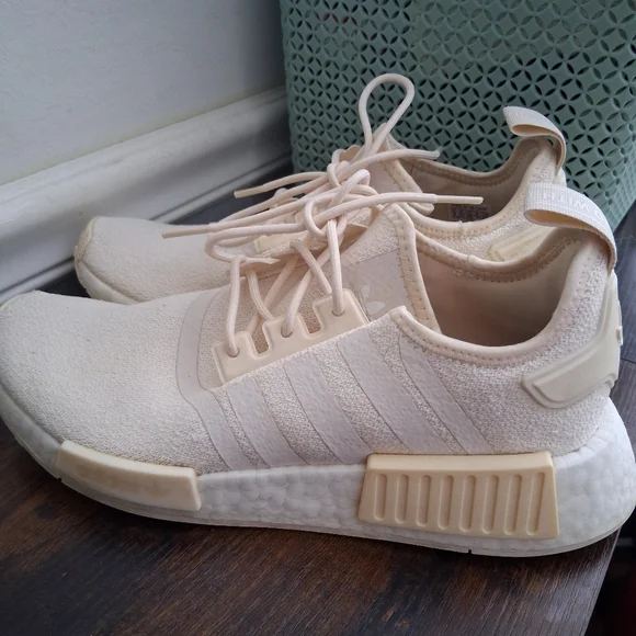 Light Pink Adidas NMD - Picture 2 of 3